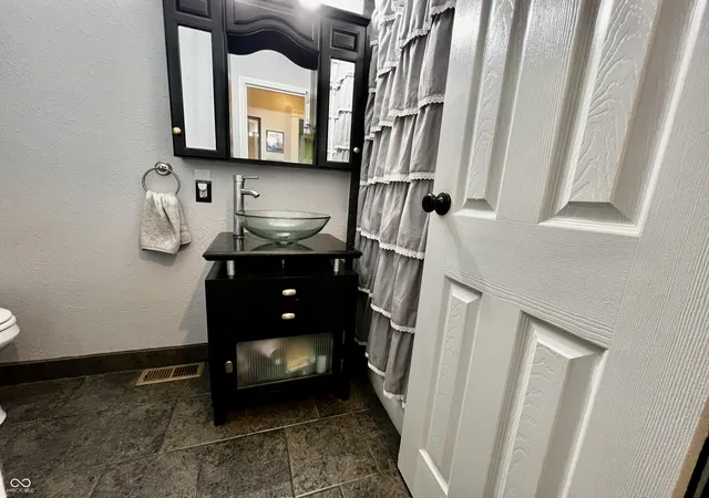 Photo 4 of Sale Pending at 931 E Mckay Rd, Shelbyville, IN 46176 | MLS# 22116011 | Listing updated on 2026-09-16