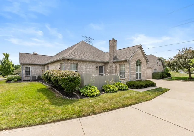 Photo 2 of Condo for sale at 5826 Quail Run Dr, Indianapolis, IN 46237 | MLS# 22116018 | Listing updated on 2026-08-24