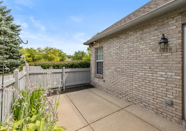 Photo 2 of Condo for sale at 5826 Quail Run Dr, Indianapolis, IN 46237 | MLS# 22116018 | Listing updated on 2026-08-24
