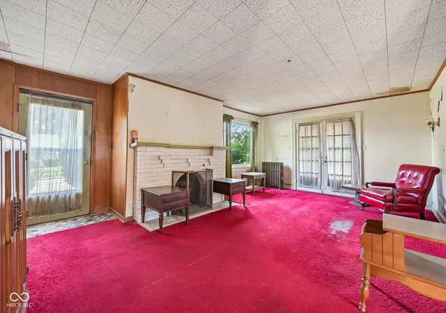 Photo 3 of Single family home for sale at 327 E 37th Street, Anderson, IN 46013 | MLS# 22116023 | Listing updated on 2026-08-03