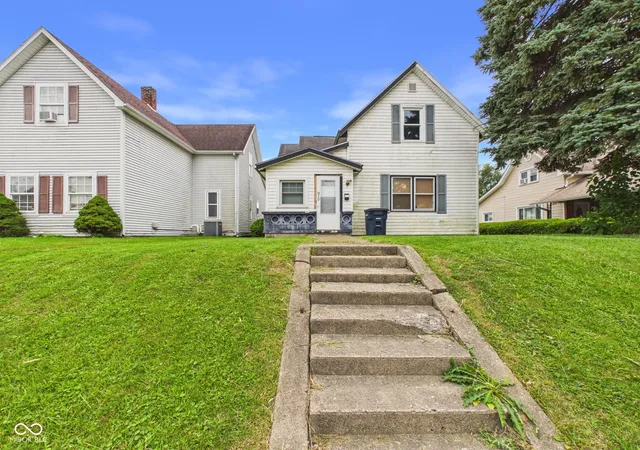 1st image of 815 Main St, Elwood, IN 46036 | MLS# 22116039