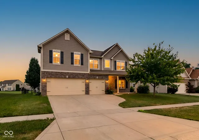 2nd image of 1497 Windborne Ln, Greenwood, IN 46143 | MLS# 22116104