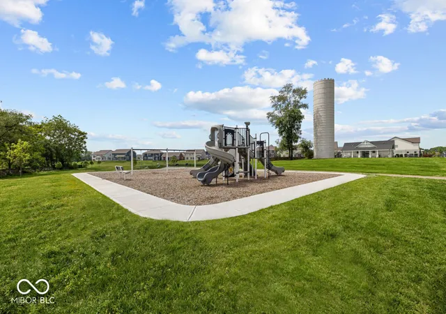 4th image of 12562 Cattle Ridge Dr, Noblesville, IN 46060 | MLS# 22116108