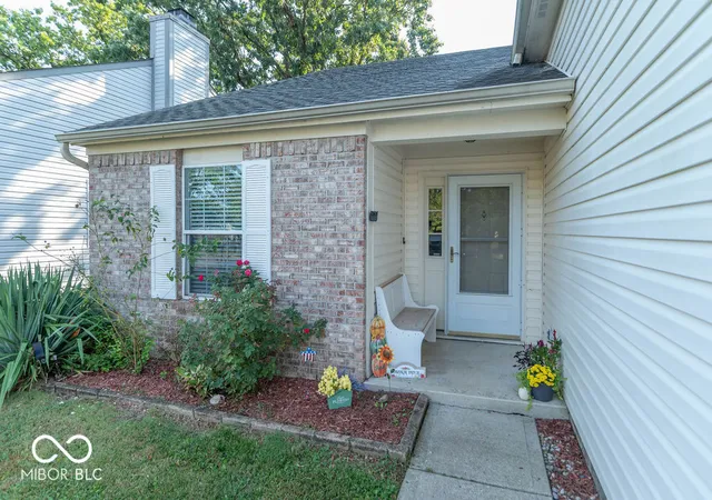 Photo 3 of Single family home for sale at 5805 Decatur Ridge Dr, Indianapolis, IN 46221 | MLS# 22116110 | Listing updated on 2026-09-25