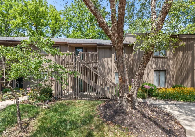 1st image of 101 Lookout Ridge Dr, Columbus, IN 47201 | MLS# 22116112