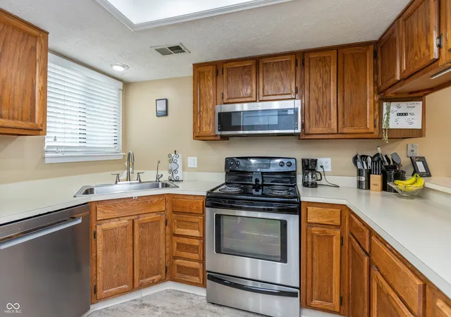Photo 3 of Condo for sale at 101 Lookout Ridge Dr, Columbus, IN 47201 | MLS# 22116112 | Listing updated on 2026-08-26