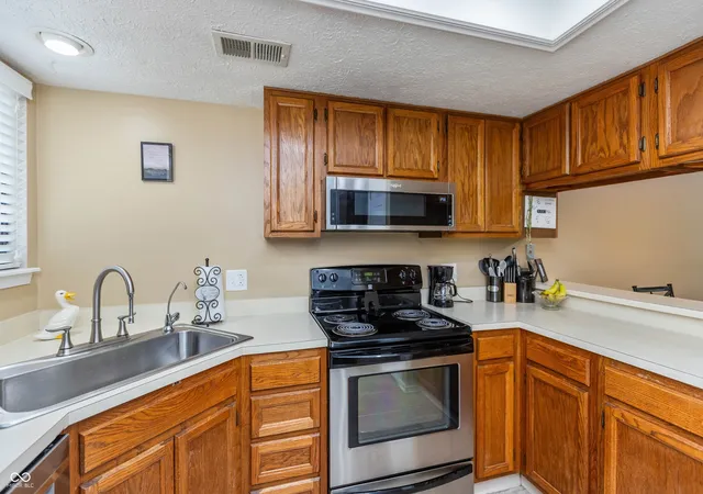 Photo 3 of Condo for sale at 101 Lookout Ridge Dr, Columbus, IN 47201 | MLS# 22116112 | Listing updated on 2026-08-26