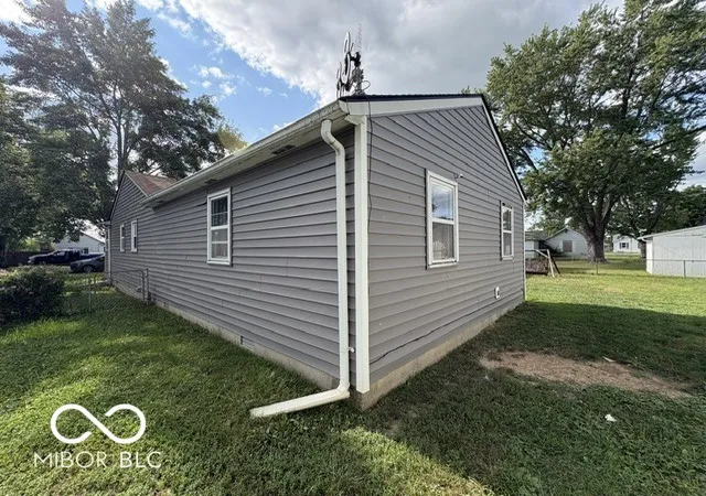 Photo 4 of Single family home for sale at 1609 N Canal St, Alexandria, IN 46001 | MLS# 22116119 | Listing updated on 2026-08-08
