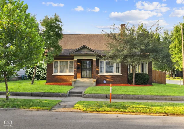 Photo 1 of Single family home for sale at 905 Maple, Terre Haute, IN 47804 | MLS# 22116130 | Listing updated on 2026-07-24