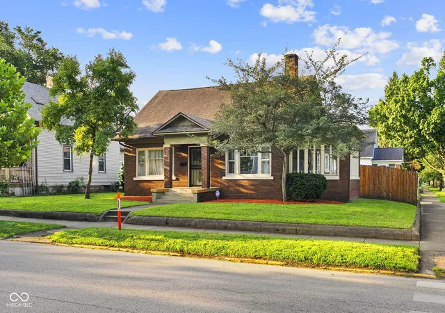 Photo 2 of Single family home for sale at 905 Maple, Terre Haute, IN 47804 | MLS# 22116130 | Listing updated on 2026-07-24