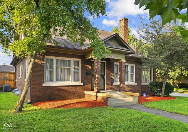 Photo 2 of Single family home for sale at 905 Maple, Terre Haute, IN 47804 | MLS# 22116130 | Listing updated on 2026-07-24