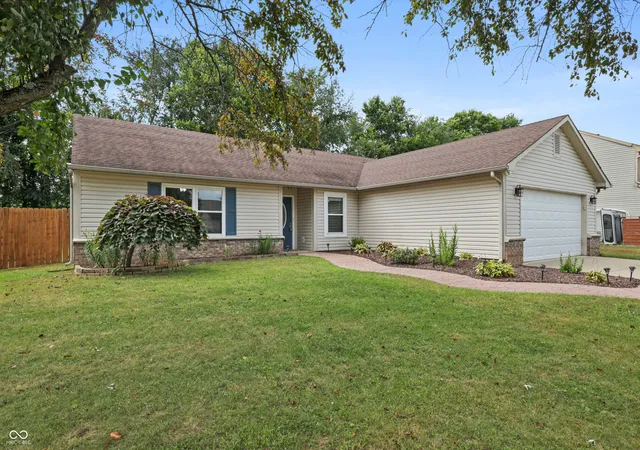 1st image of 8542 N Burbrink Dr, Columbus, IN 47201 | MLS# 22116140