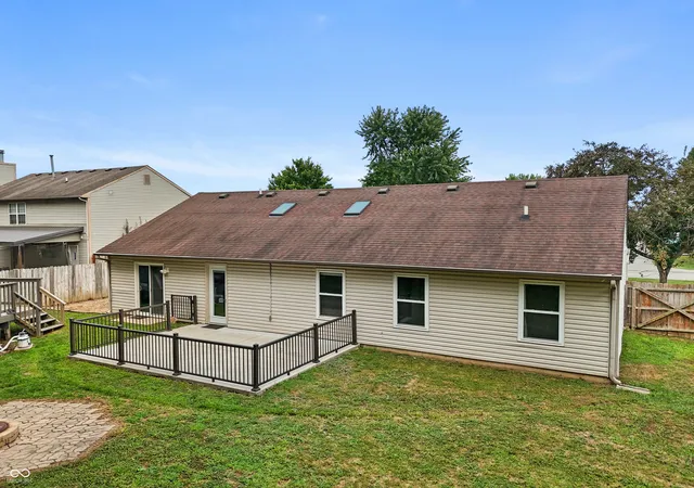 3rd image of 8542 N Burbrink Dr, Columbus, IN 47201 | MLS# 22116140