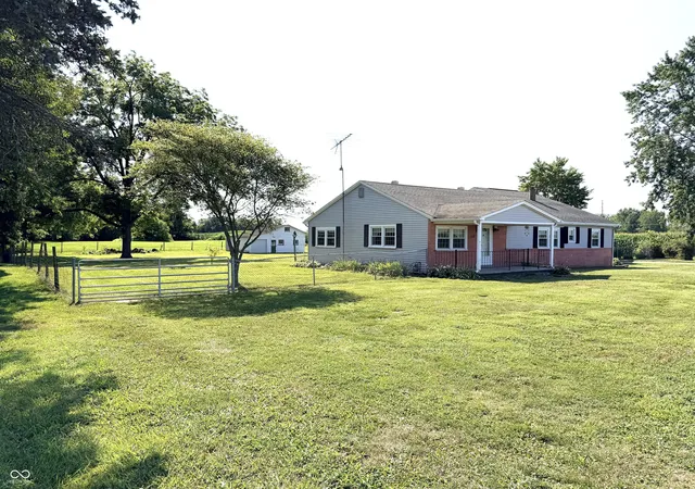 Photo 4 of Sale Pending at 3205 S 150 West, Columbus, IN 47201 | MLS# 22116149 | Listing updated on 2026-09-03
