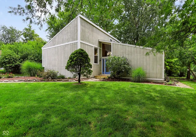 Photo 3 of Single family home for sale at 5830 Elderberry Rd, Noblesville, IN 46062 | MLS# 22116179 | Listing updated on 2026-09-22