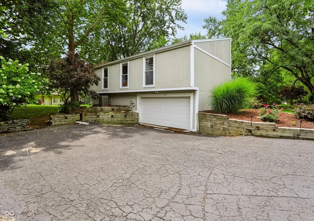 Photo 3 of Single family home for sale at 5830 Elderberry Rd, Noblesville, IN 46062 | MLS# 22116179 | Listing updated on 2026-09-22