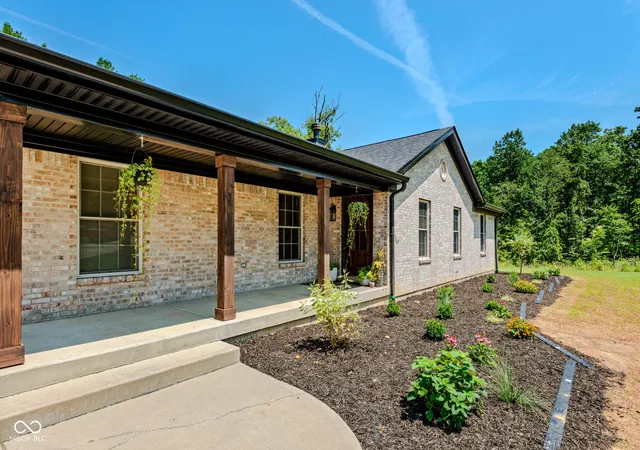Photo 3 of Single family home for sale at 8486 E Georgetown, Columbus, IN 47201 | MLS# 22116186 | Listing updated on 2026-09-04