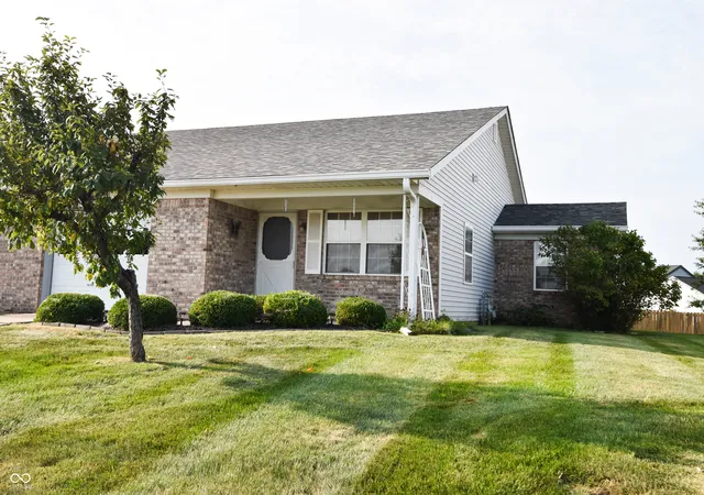 1st image of 1139 E Apple Blossom Ln, Greenfield, IN 46140 | MLS# 22116193