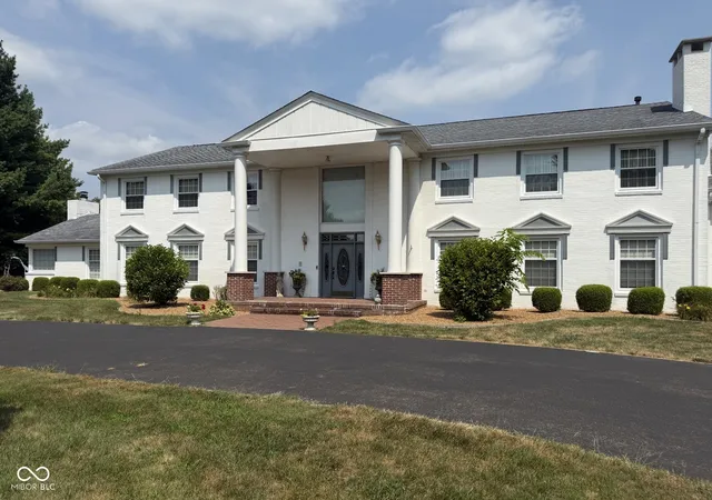 Photo 3 of Single family home for sale at 27 Forrests Edge Ct, Indianapolis, IN 46227 | MLS# 22116219 | Listing updated on 2026-09-17