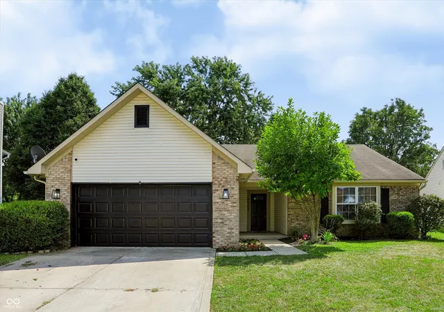 Photo 1 of Sale Pending at 6002 Sycamore Frg Ln, Indianapolis, IN 46254 | MLS# 22116245 | Listing updated on 2026-08-25