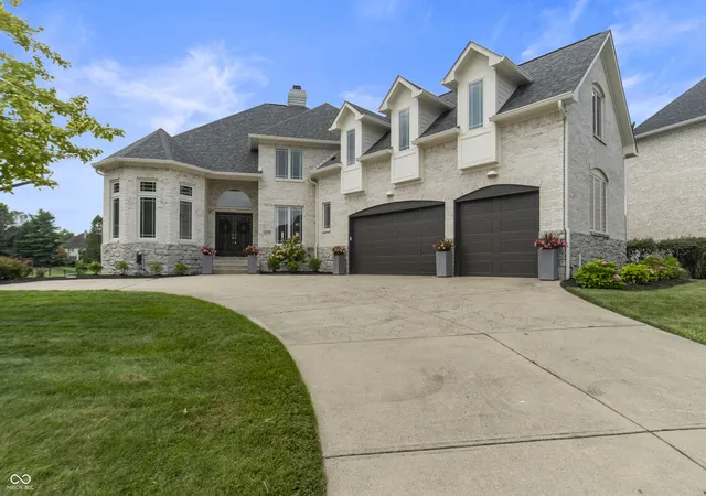 3rd image of 11400 Hawthorn Rdg, Fishers, IN 46037 | MLS# 22116251