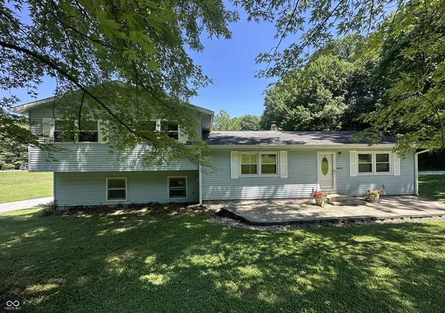 Photo 3 of Sale Pending at 10729 S County Rd 10 E, Cloverdale, IN 46120 | MLS# 22116276 | Listing updated on 2026-08-15