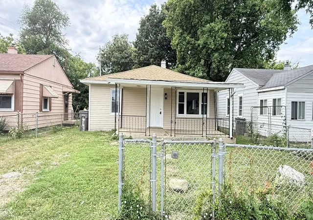 2nd image of 610 S Arlington Ave, Indianapolis, IN 46219 | MLS# 22116329
