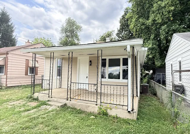 3rd image of 610 S Arlington Ave, Indianapolis, IN 46219 | MLS# 22116329