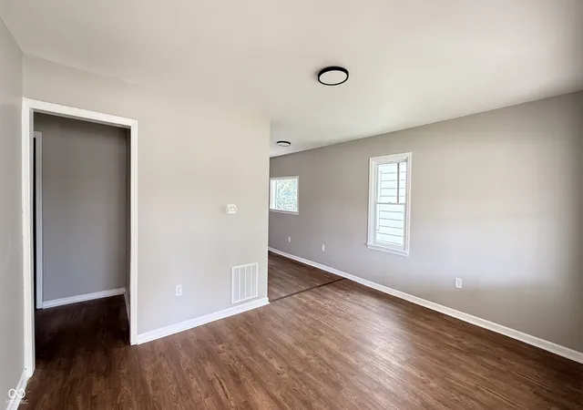 4th image of 610 S Arlington Ave, Indianapolis, IN 46219 | MLS# 22116329