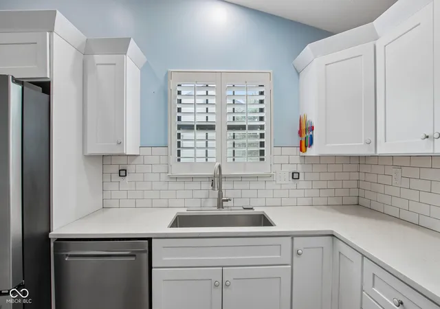 Photo 3 of Single family home for sale at 5733 Pine Knoll Blvd, Noblesville, IN 46062 | MLS# 22116350 | Listing updated on 2026-10-01
