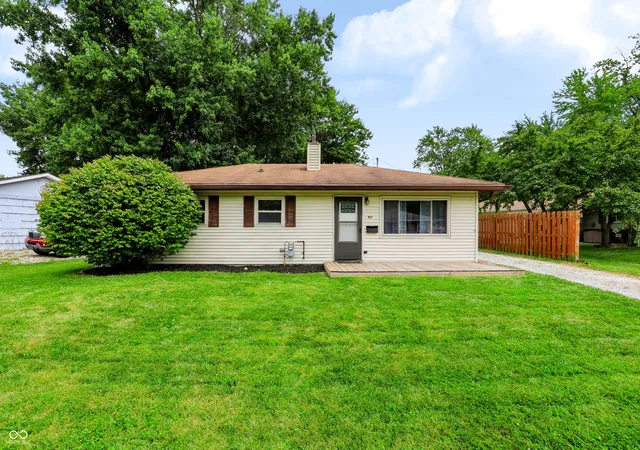 1st image of 427 W William Dr, Brownsburg, IN 46112 | MLS# 22116359