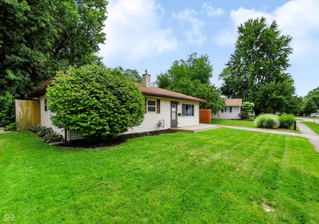 2nd image of 427 W William Dr, Brownsburg, IN 46112 | MLS# 22116359