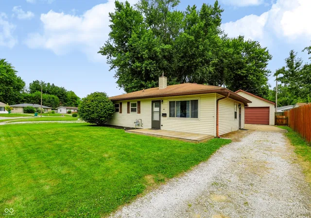 3rd image of 427 W William Dr, Brownsburg, IN 46112 | MLS# 22116359