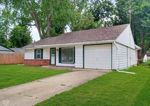 Photo 3 of Single family home for sale at 1112 Walton Dr, Plainfield, IN 46168 | MLS# 22116368 | Listing updated on 2026-09-22