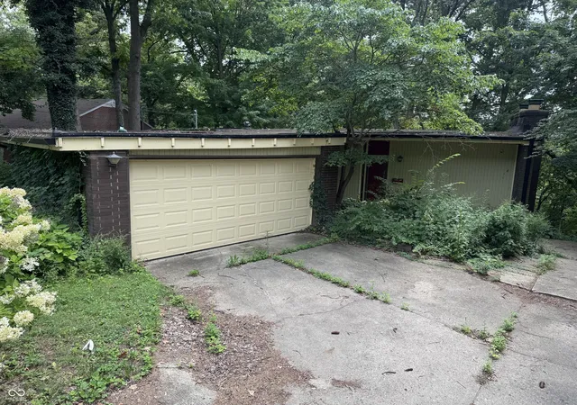 1st image of 2611 Chesterfield Pl, Anderson, IN 46012 | MLS# 22116384
