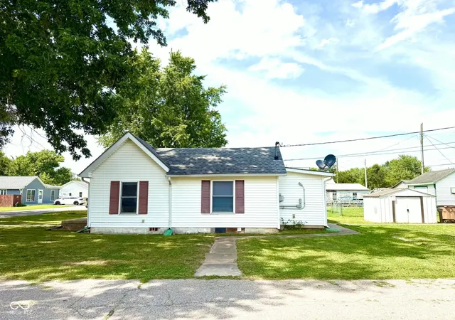Photo 1 of Single family home for sale at 415 Morningside Dr, Columbus, IN 47201 | MLS# 22116385 | Listing updated on 2026-09-08