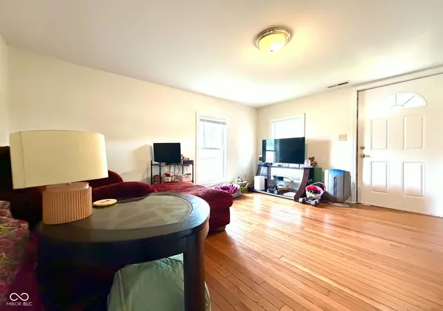 Photo 3 of Single family home for sale at 415 Morningside Dr, Columbus, IN 47201 | MLS# 22116385 | Listing updated on 2026-09-08