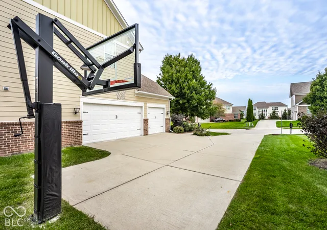 Photo 4 of Single family home for sale at 6523 Paddle Dr, Carmel, IN 46033 | MLS# 22116392 | Listing updated on 2026-10-08