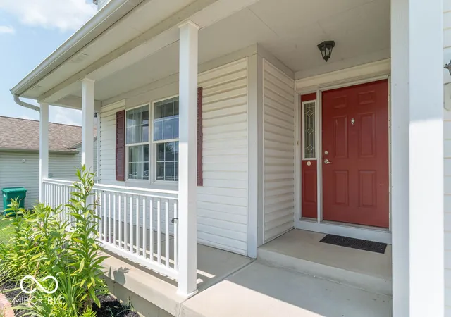 Photo 2 of Single family home for sale at 711 Bluff Crk Dr, Fortville, IN 46040 | MLS# 22116399 | Listing updated on 2026-08-05