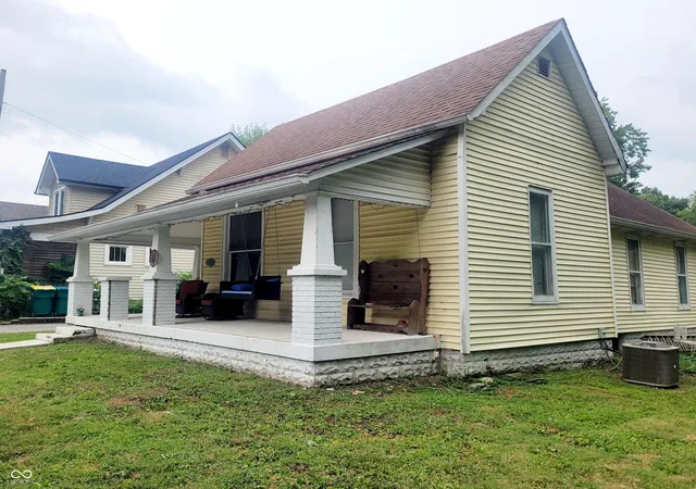 Photo 3 of Single family home for sale at 232 N East St, Plainfield, IN 46168 | MLS# 22116406 | Listing updated on 2026-08-31