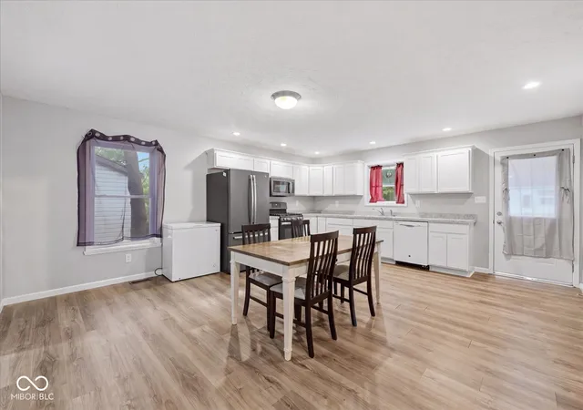Photo 3 of Single family home for sale at 823 Center St, Shelbyville, IN 46176 | MLS# 22116416 | Listing updated on 2026-09-25