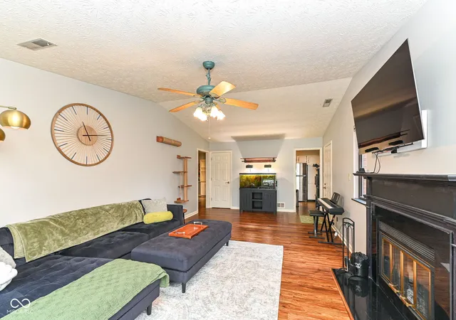 5th image of 2066 Oak Run Ct, Indianapolis, IN 46260 | MLS# 22116426