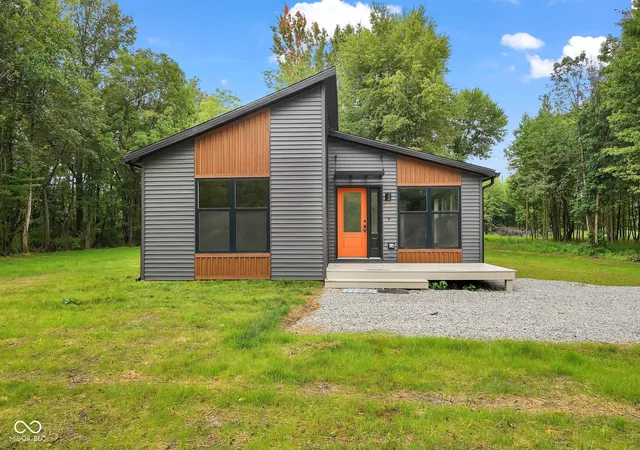 Photo 2 of Sale Pending at 1307 W White Rock Rd, Brazil, IN 47834 | MLS# 22116432 | Listing updated on 2026-08-31