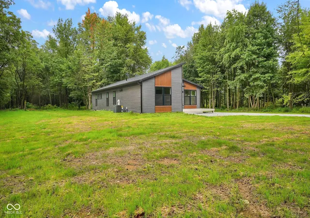 Photo 4 of Sale Pending at 1307 W White Rock Rd, Brazil, IN 47834 | MLS# 22116432 | Listing updated on 2026-08-31