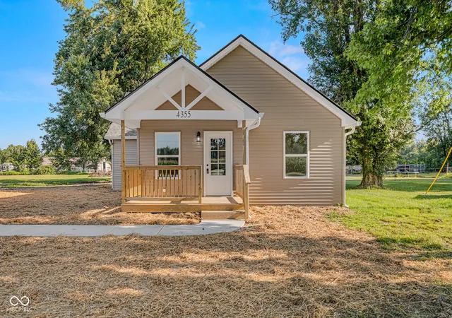 Photo 3 of Sale Pending at 4355 W 450 South, Columbus, IN 47201 | MLS# 22116445 | Listing updated on 2026-08-29
