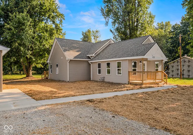 Photo 3 of Sale Pending at 4355 W 450 South, Columbus, IN 47201 | MLS# 22116445 | Listing updated on 2026-08-29