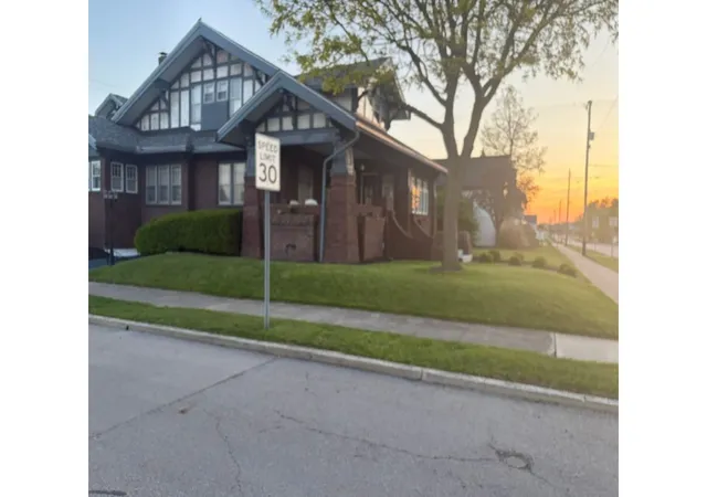 Photo 2 of Single family home for sale at 401 W Washington, Hartford City, IN 47348 | MLS# 22116462 | Listing updated on 2026-09-03