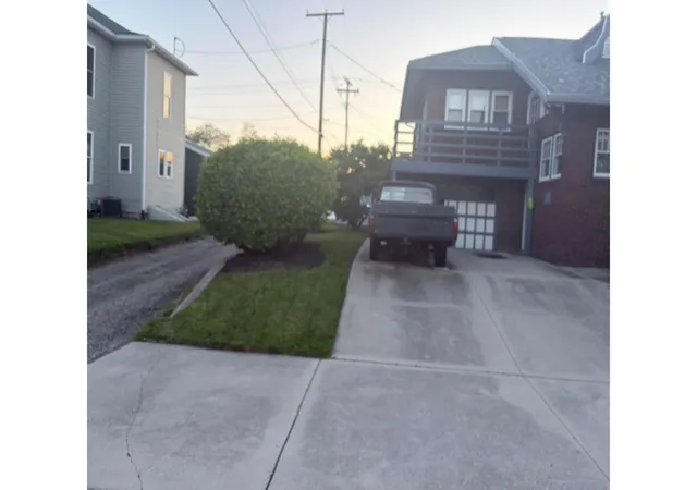 Photo 4 of Single family home for sale at 401 W Washington, Hartford City, IN 47348 | MLS# 22116462 | Listing updated on 2026-09-03