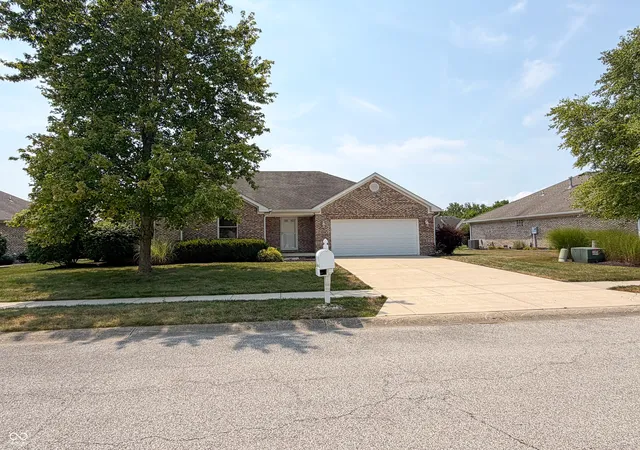 2nd image of 1119 Manchester Dr, Brownsburg, IN 46112 | MLS# 22116463