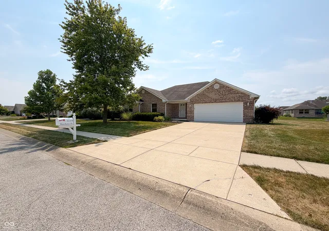 Photo 3 of Condo for sale at 1119 Manchester Dr, Brownsburg, IN 46112 | MLS# 22116463 | Listing updated on 2026-08-12